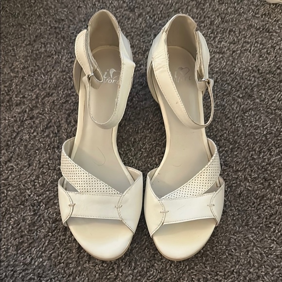 Comfort Off White Heel Velcro Sandals Size 8 - Picture 2 of 10